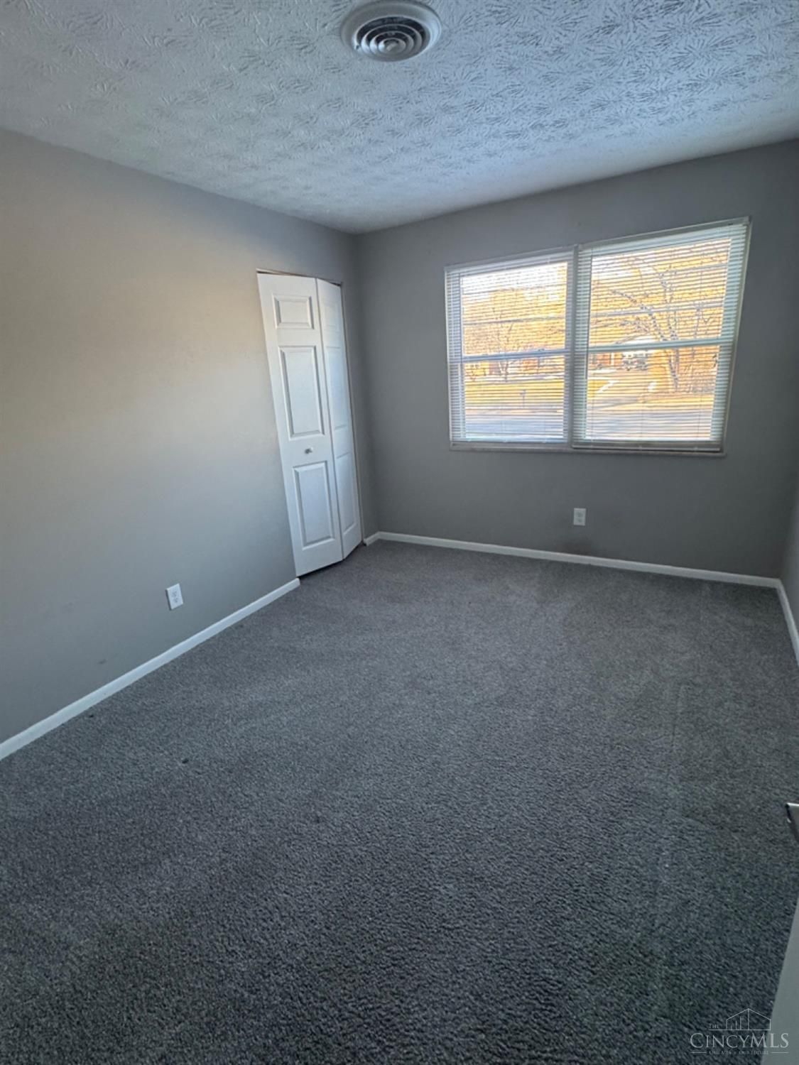 715 W Chestnut bedroom