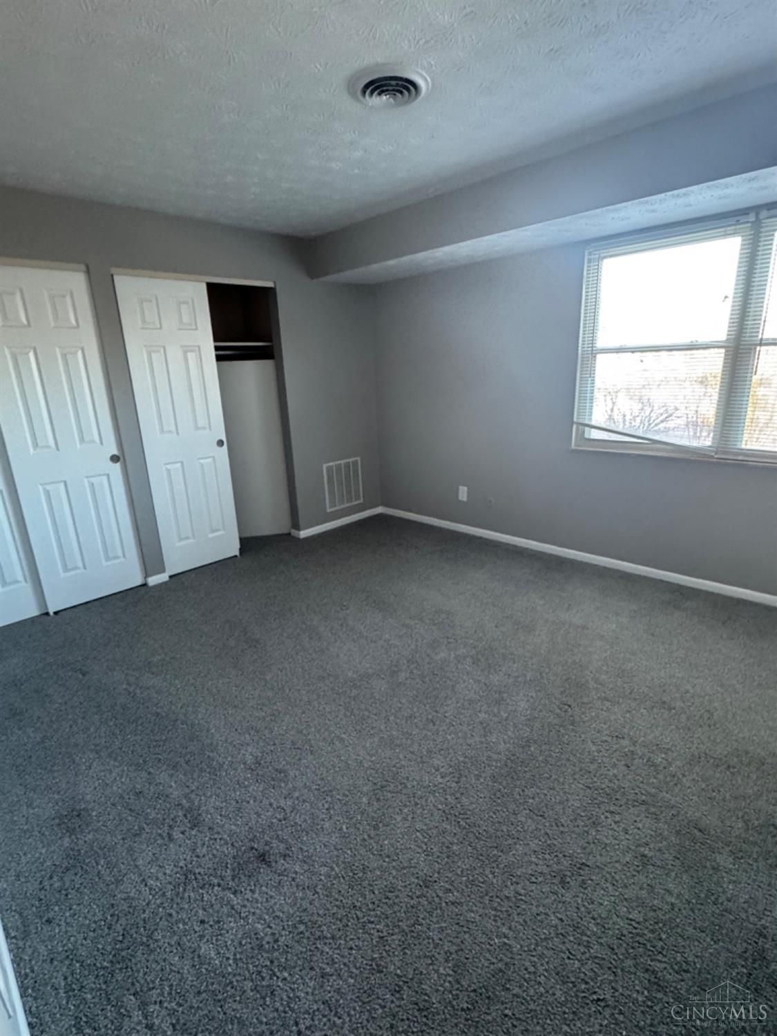 715 W Chestnut bedroom