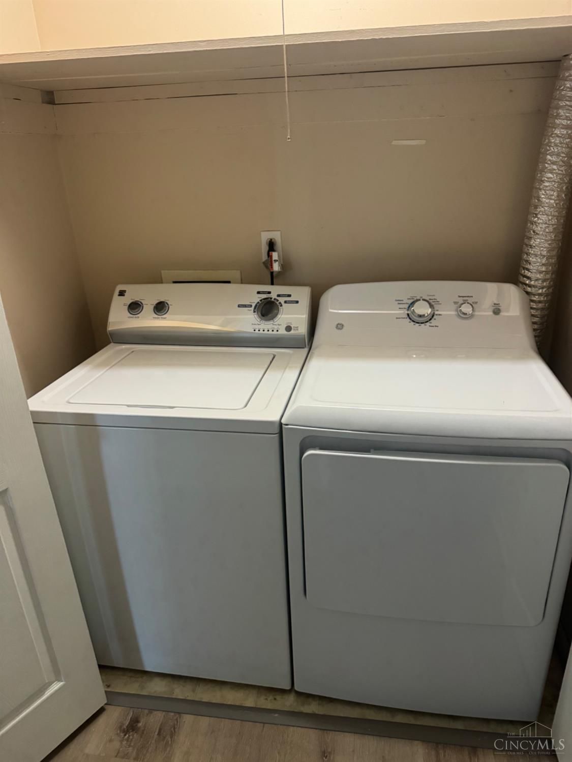 715 W Chestnut laundry