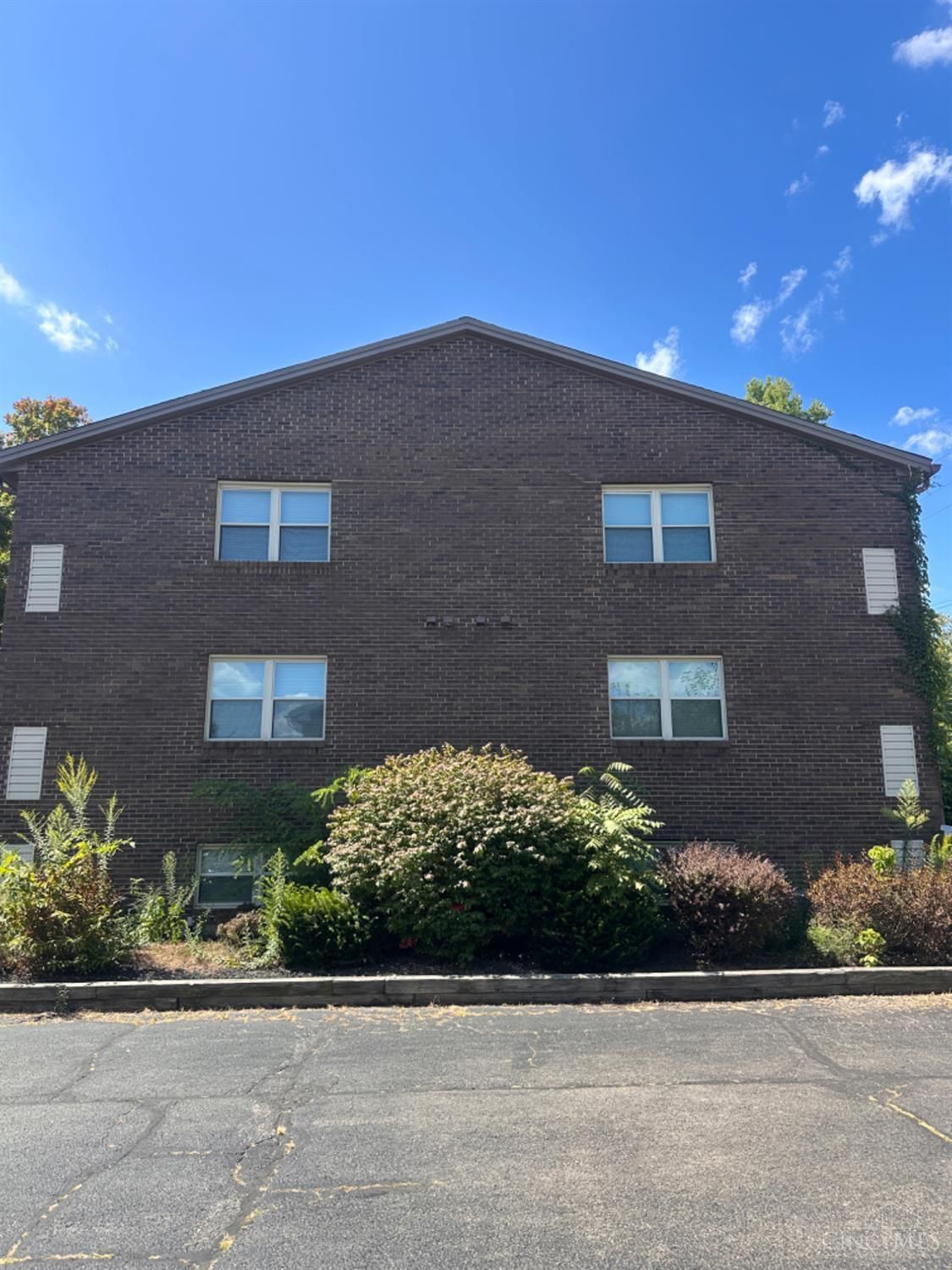 715 W Chestnut exterior