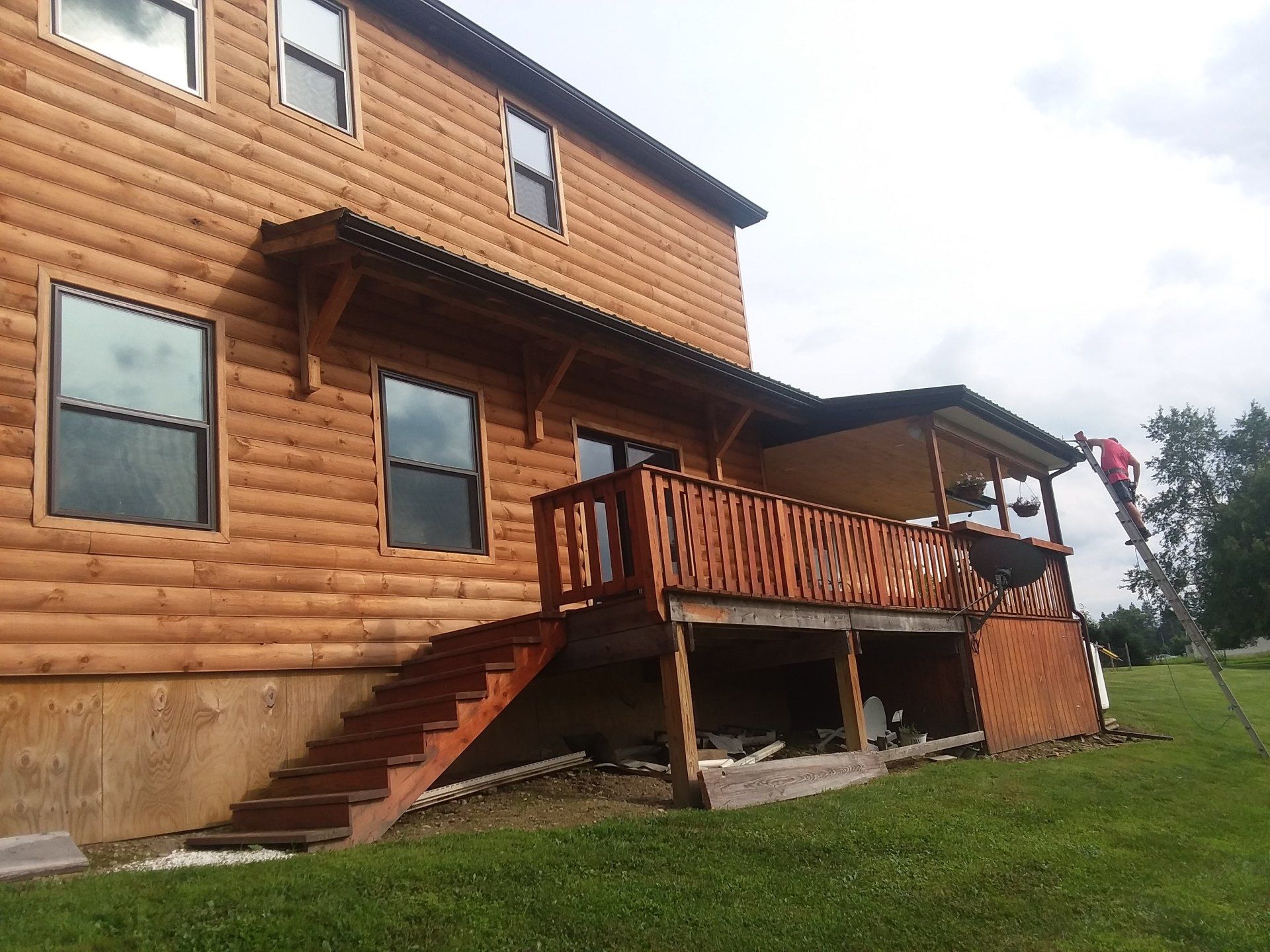 gutter contractor installing seamless gutters