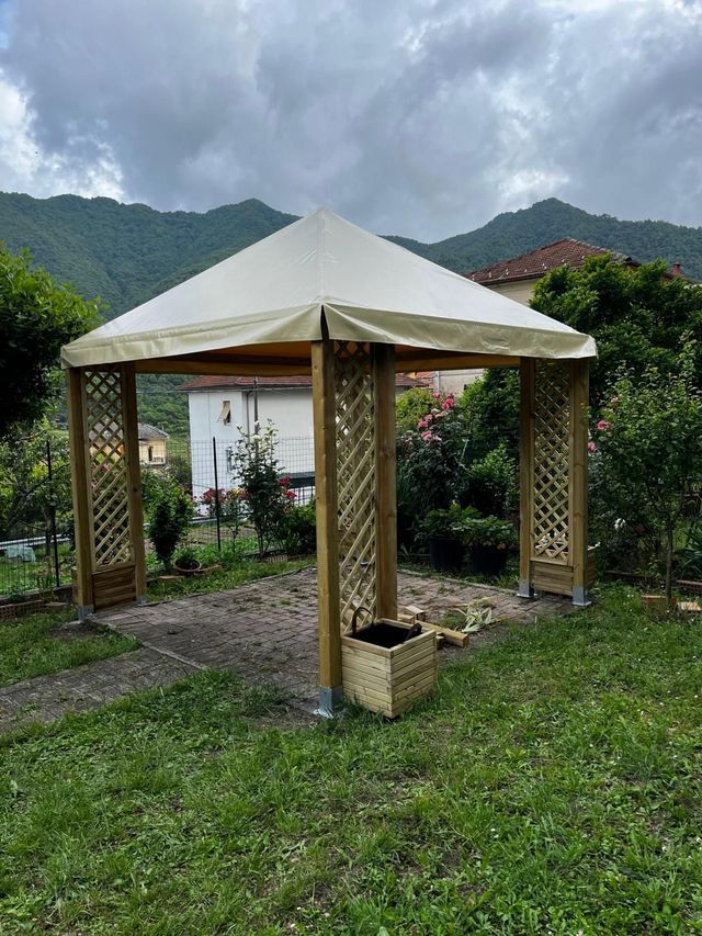 Gazebo, pergolati e ombrelloni