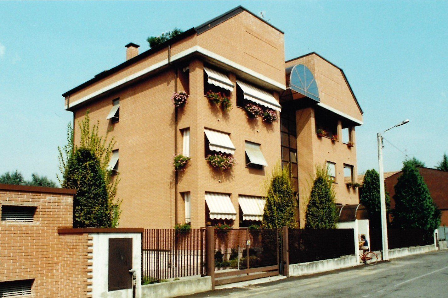 Monieri-condominio via Campania-Cesano Maderno