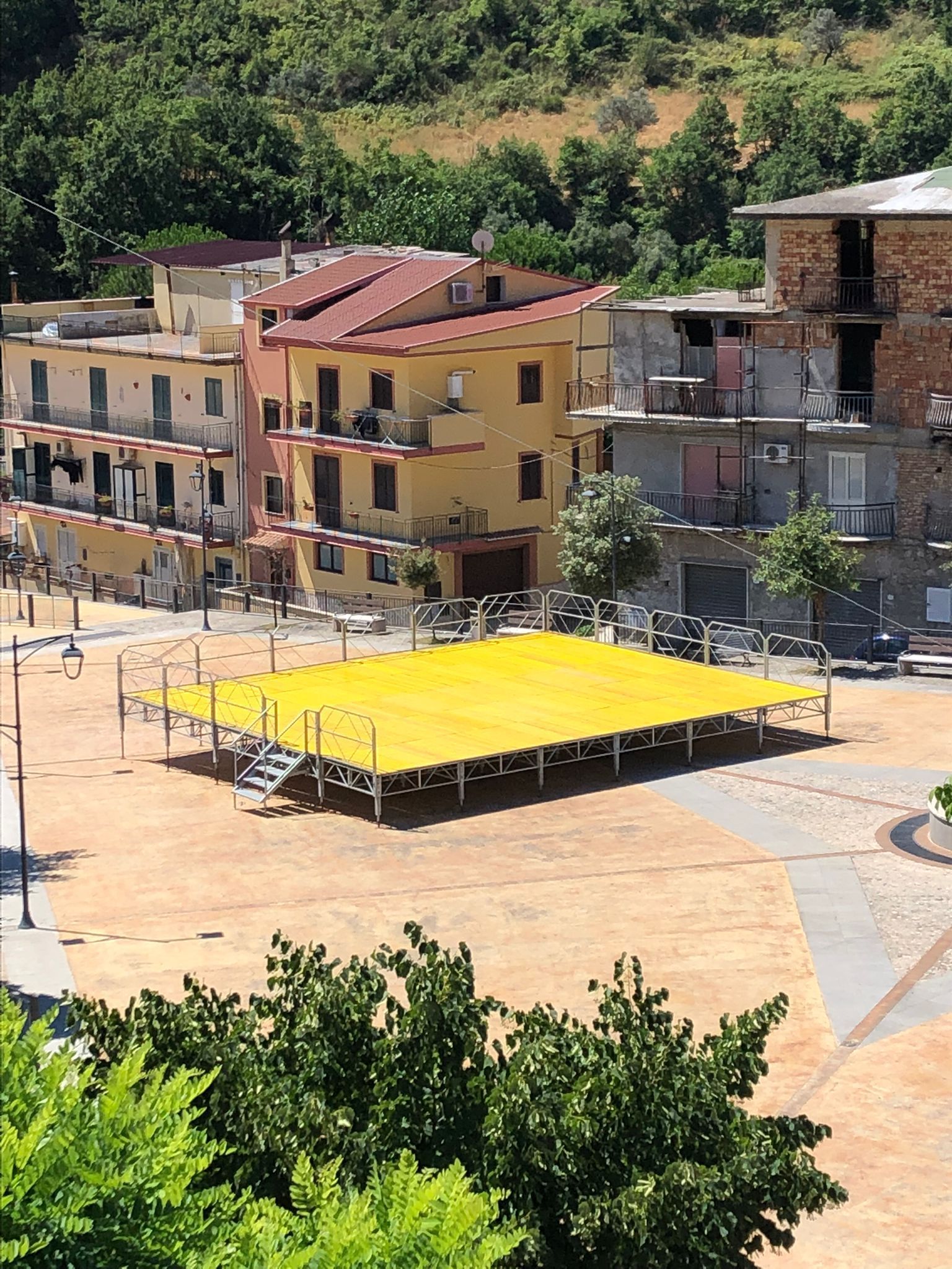 noleggio di palchi e gruppi elettrogeni per eventi