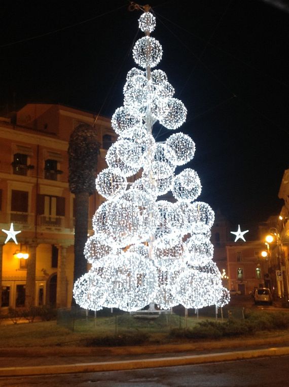 Albero di sfere luminose