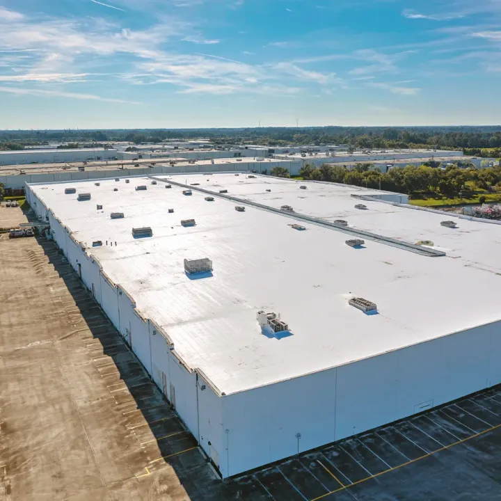Roofing contractor Brandon Florida with 5-star reviews offering drip cap installation, aluminum fascia wrap, and storm-damage photo documentation.