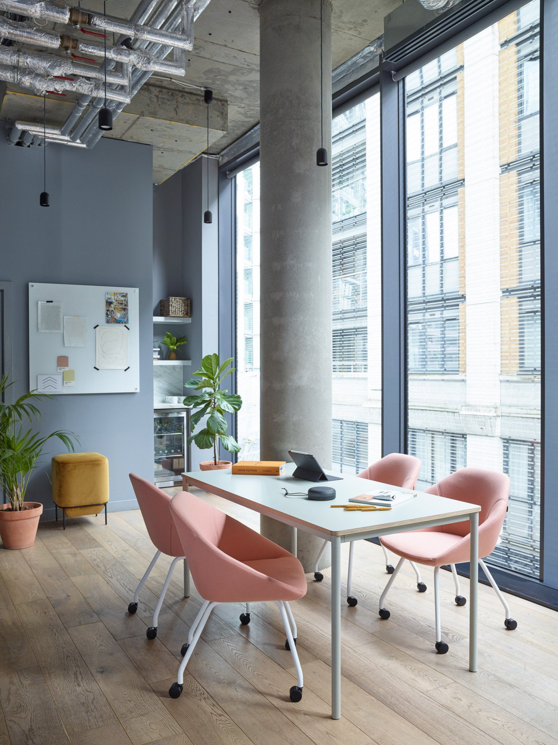 Allermuir Turo table & Famiglia low-back mobile chairs