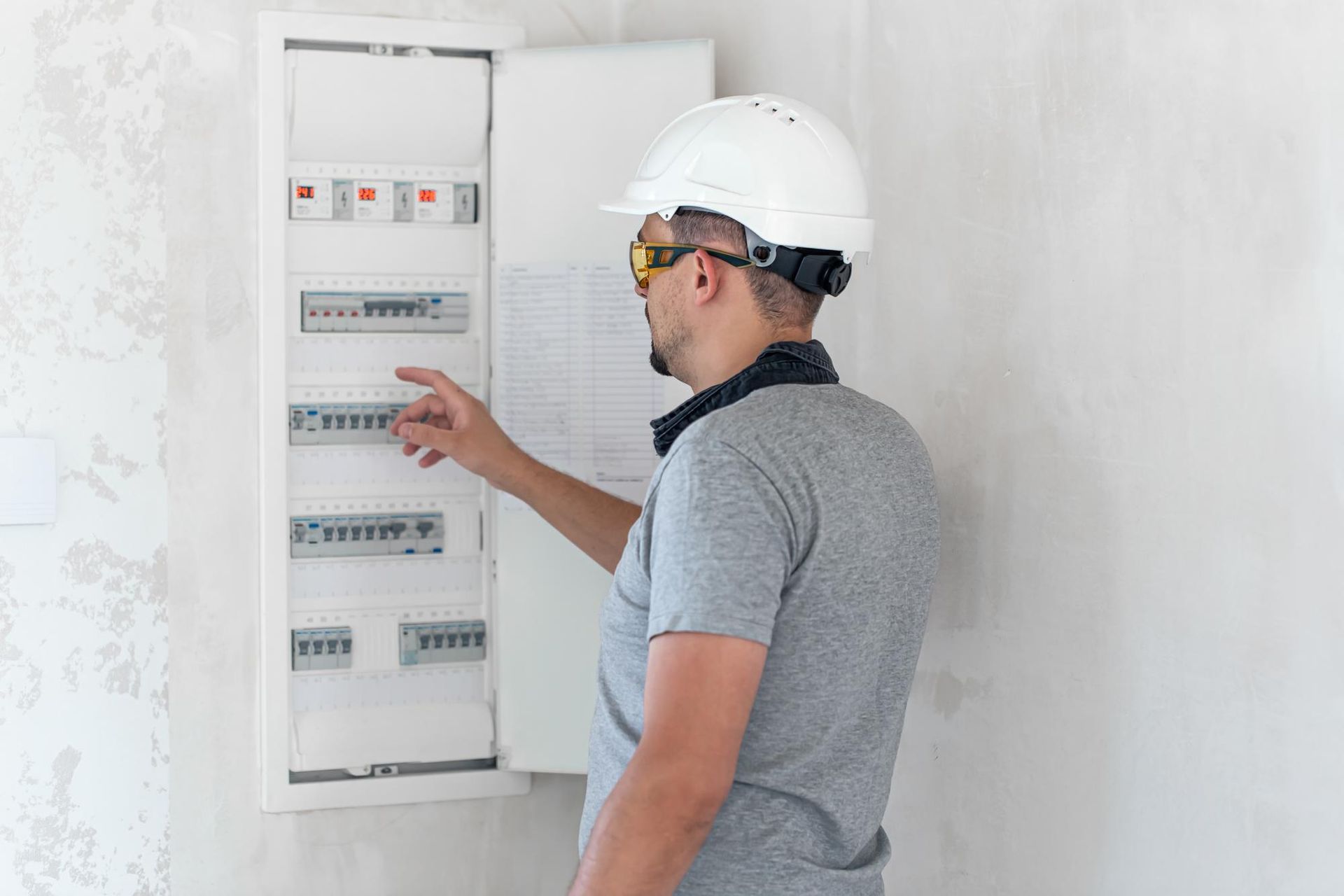 How to Select the Perfect Electrical Panel Board for Your Home