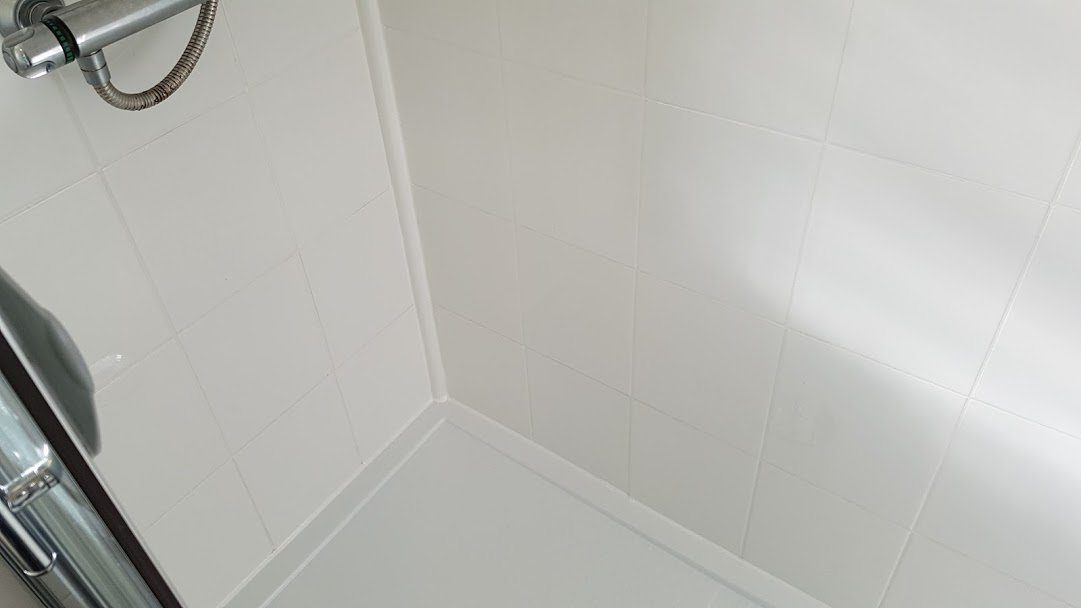 Shower Tiles and Grout Cleaning