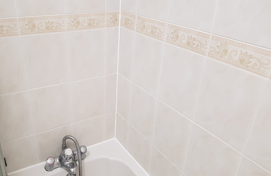 Shower Tiles and Grout Restoring