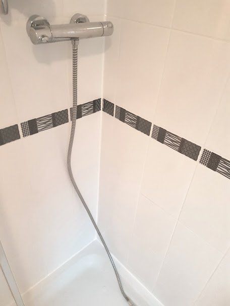 Shower Cubicle Tile and Grout Cleaning