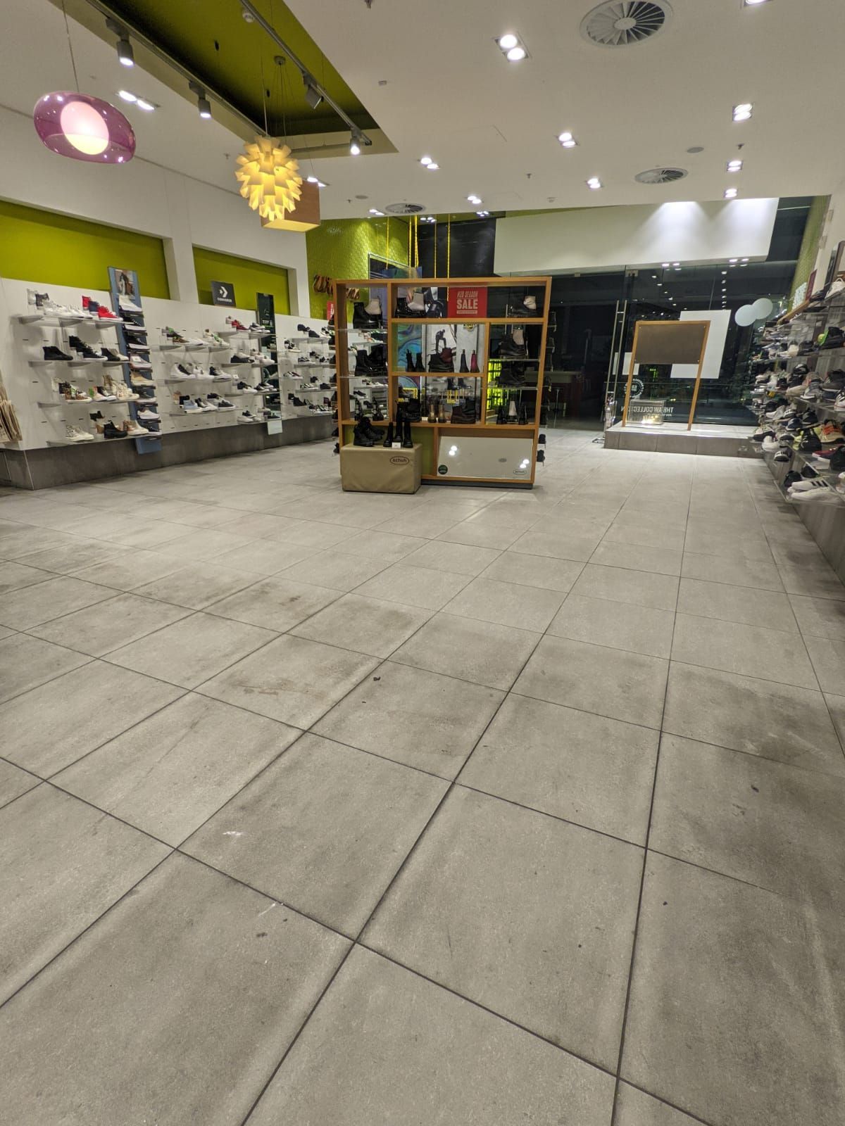 Retail Store tile cleaning, Grout cleaning