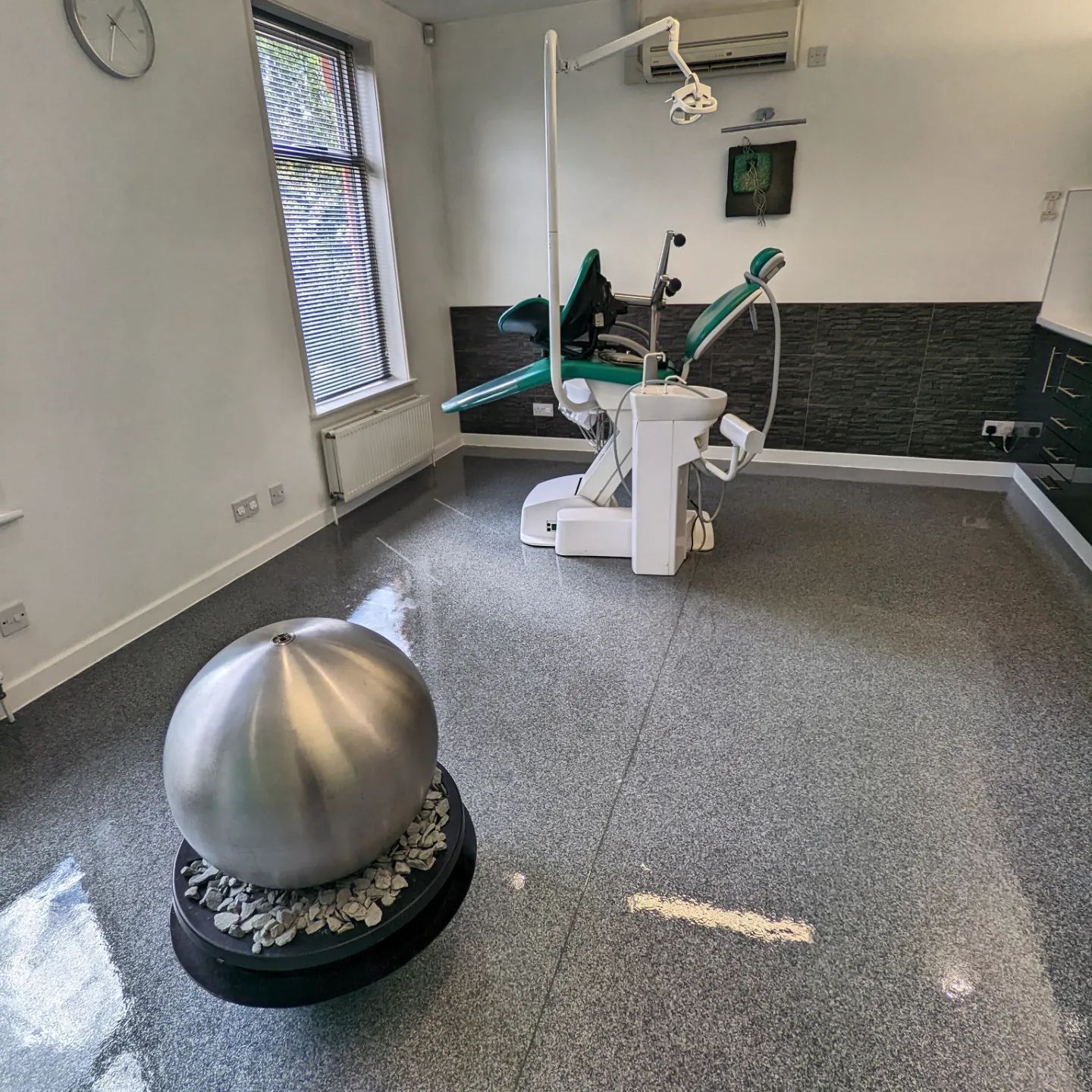 VINYL FLOOR DEEP CLEANING AND SEALING IN AN ORTHODONTIC CENTRE IN HEATON MERSEY, MANCHESTER