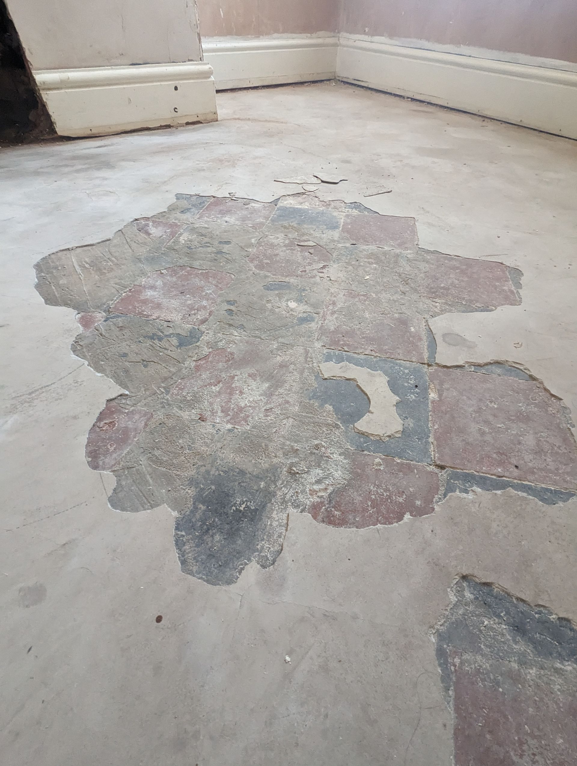 Quarry floor tiles restoration in Stockport, deep cleaning, self-levelling compound removal, concrete removal, sealing with a colour-enhancing impregnating sealer. Greater Manchester