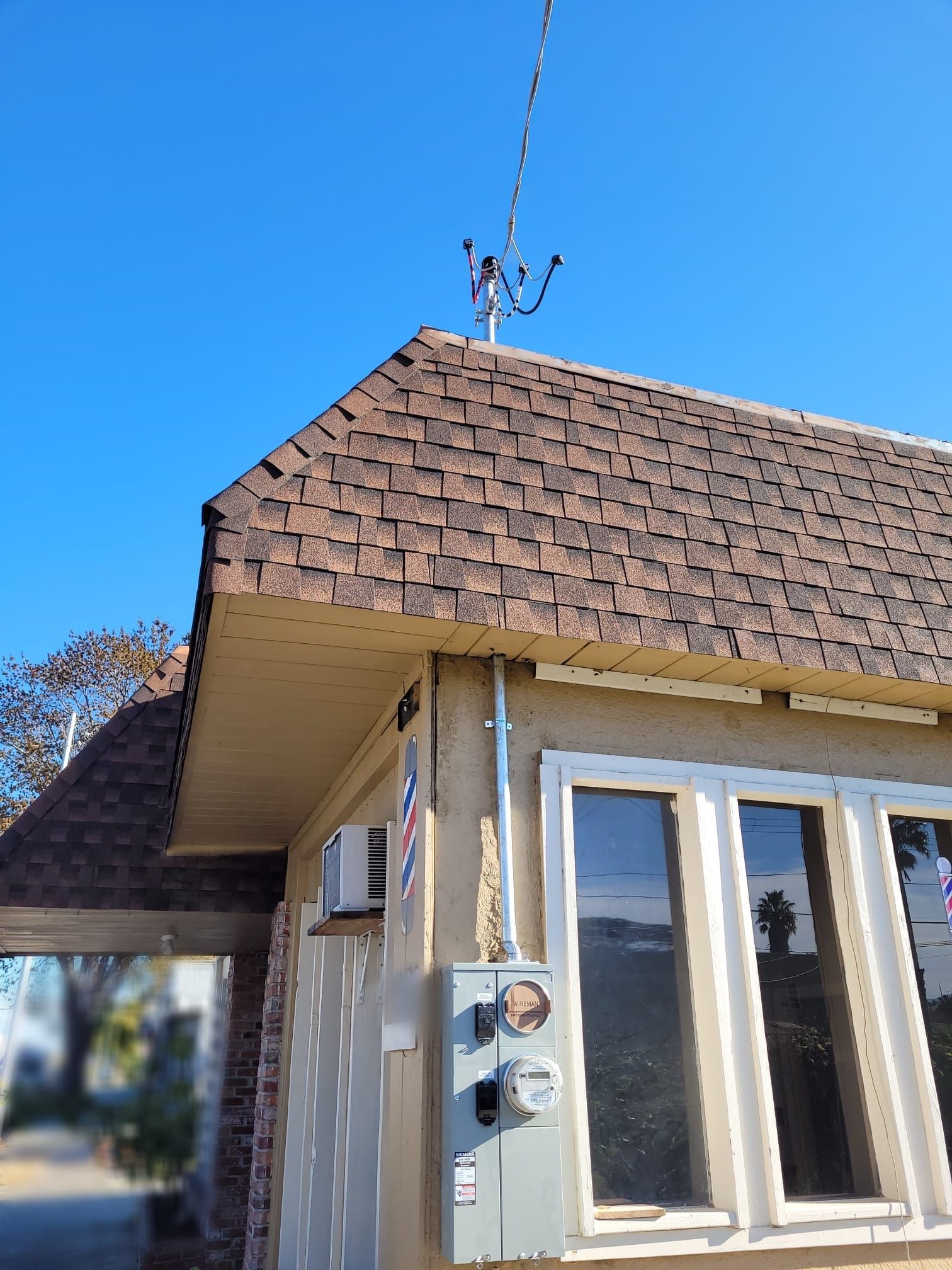 A house with a roof that has a antenna on top of it.