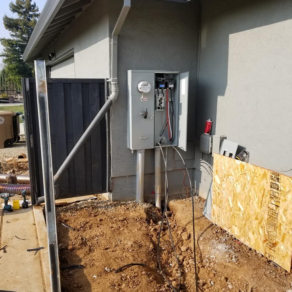 A box on the side of a building that says ' electrical ' on it