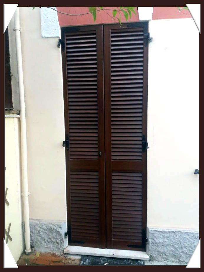 Persiane scure chiuse