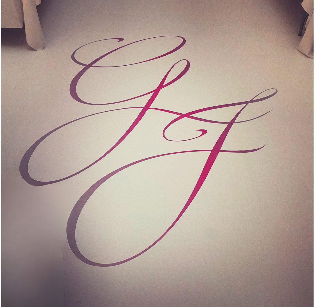 The letters g and f are written on a white surface