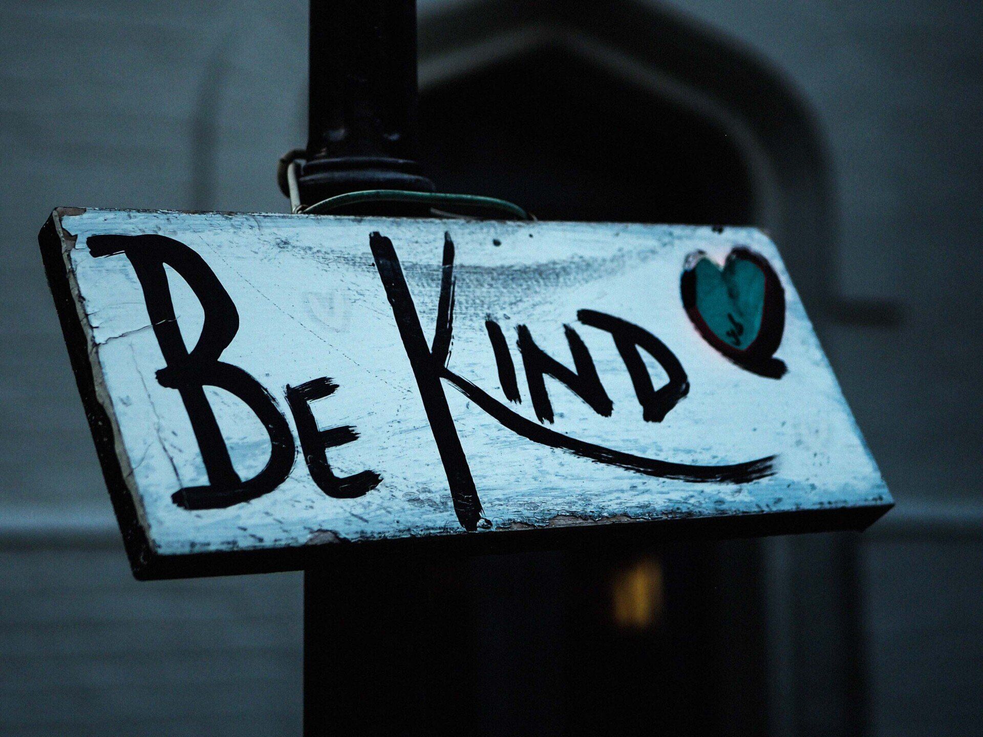 Be kind sign on road