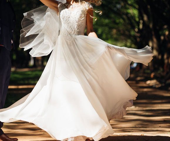 Wedding couple dancing moves