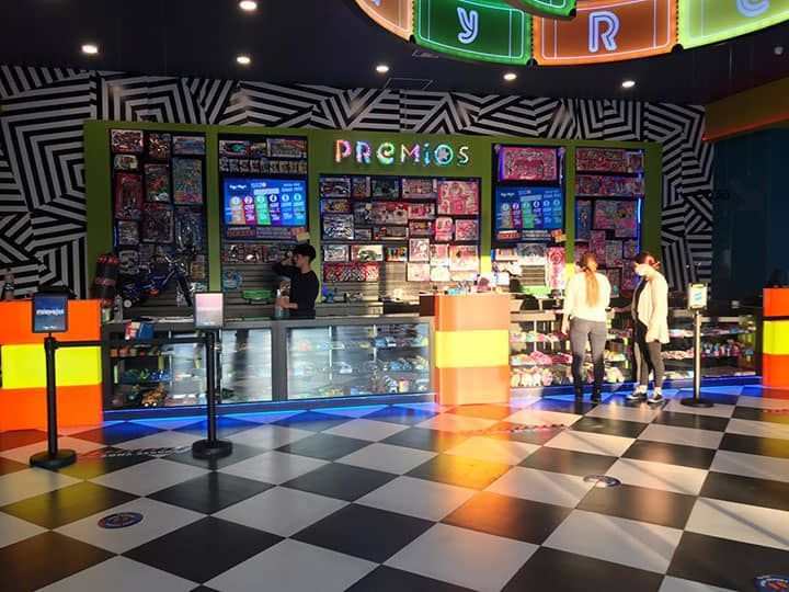 DISEÑO Y PROYECCIÓN - Gabinete para premios área comercial 