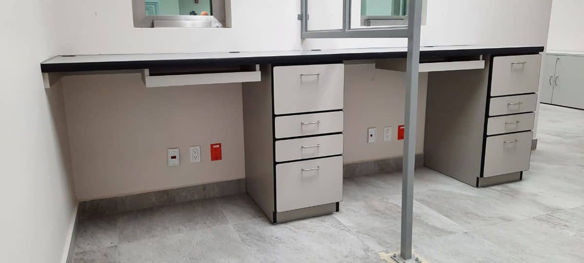 DISEÑO Y PROYECCIÓN - Escritorio par abanco y área de conteo