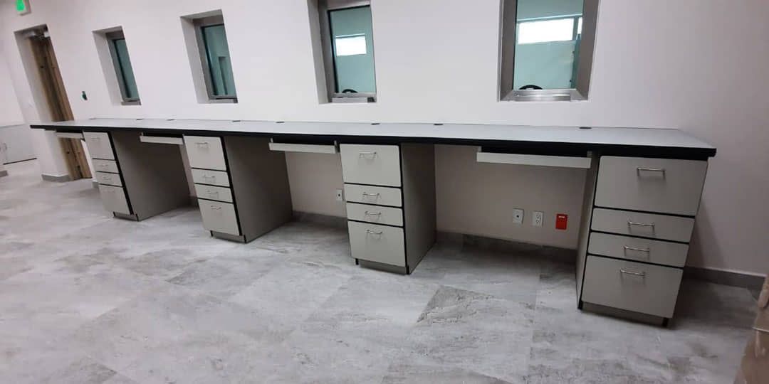 DISEÑO Y PROYECCIÓN - Escritorios comerciales