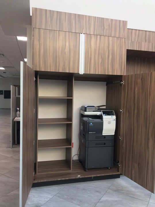 DISEÑO Y PROYECCIÓN - Gabinete para copiadora, puertas ocultas melamina