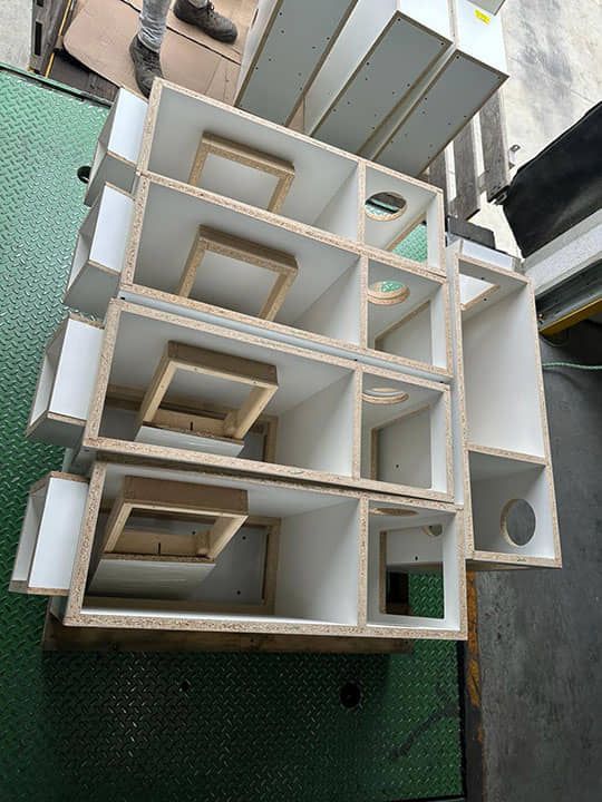 DISEÑO Y PROYECCIÓN - Gabinetes en producción por volumen