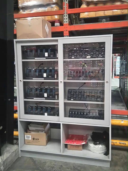 DISEÑO Y PROYECCIÓN - Mueble de guardado, mueble para epp, mueble con puertas corredizas, mueble para radios
