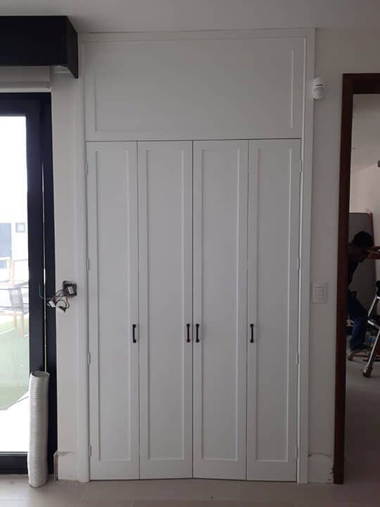 DISEÑO Y PROYECCIÓN - Puertas abatibles de madera