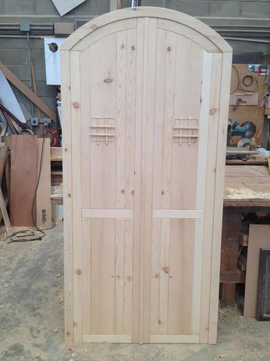 DISEÑO Y PROYECCIÓN - Puertas de madera solida, puertas de madera, puerta exterior, puertas clásicas, puertas gótica