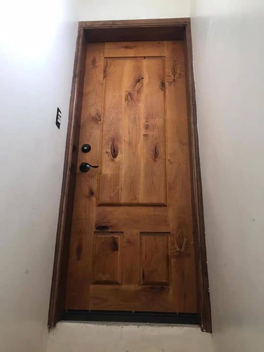 DISEÑO Y PROYECCIÓN - Solid entrance doors all woods