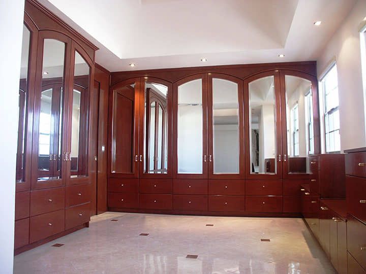 DISEÑO Y PROYECCIÓN - Closet lujoso, closet elegante, closet con espejos