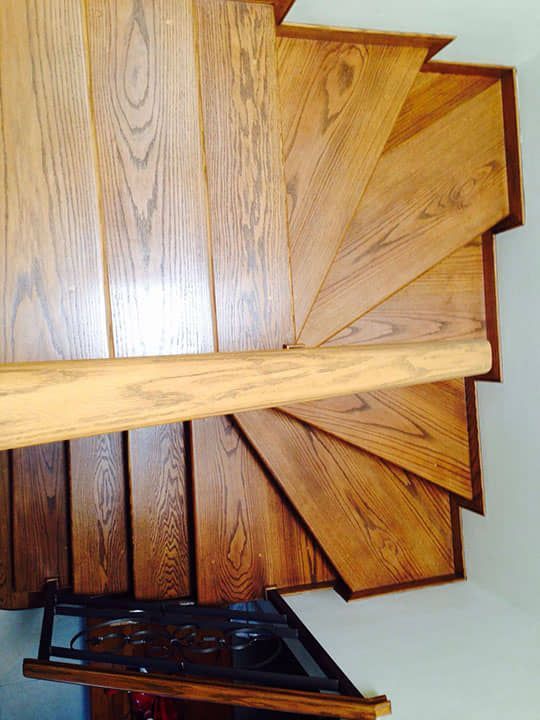 DISEÑO Y PROYECCIÓN - Escalera de madera, huellas de madera