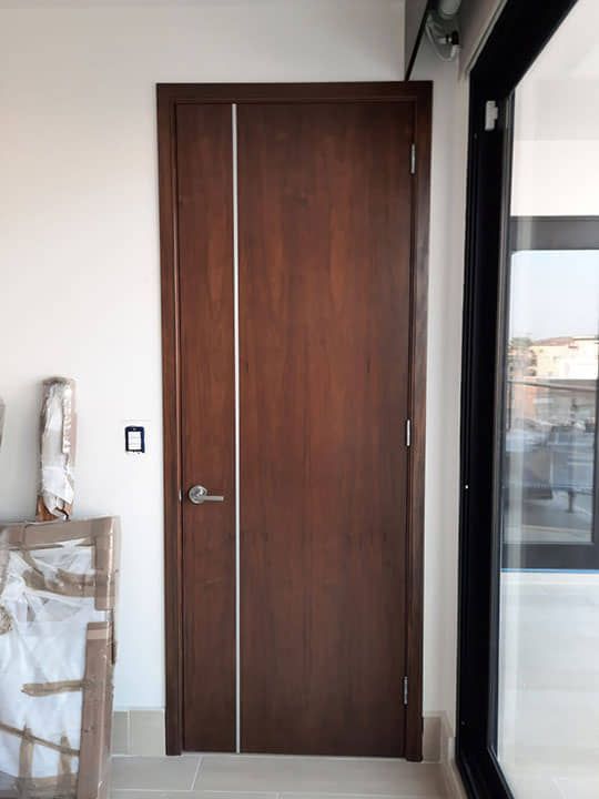 DISEÑO Y PROYECCIÓN - Interior wood initerior door with aluminium strop