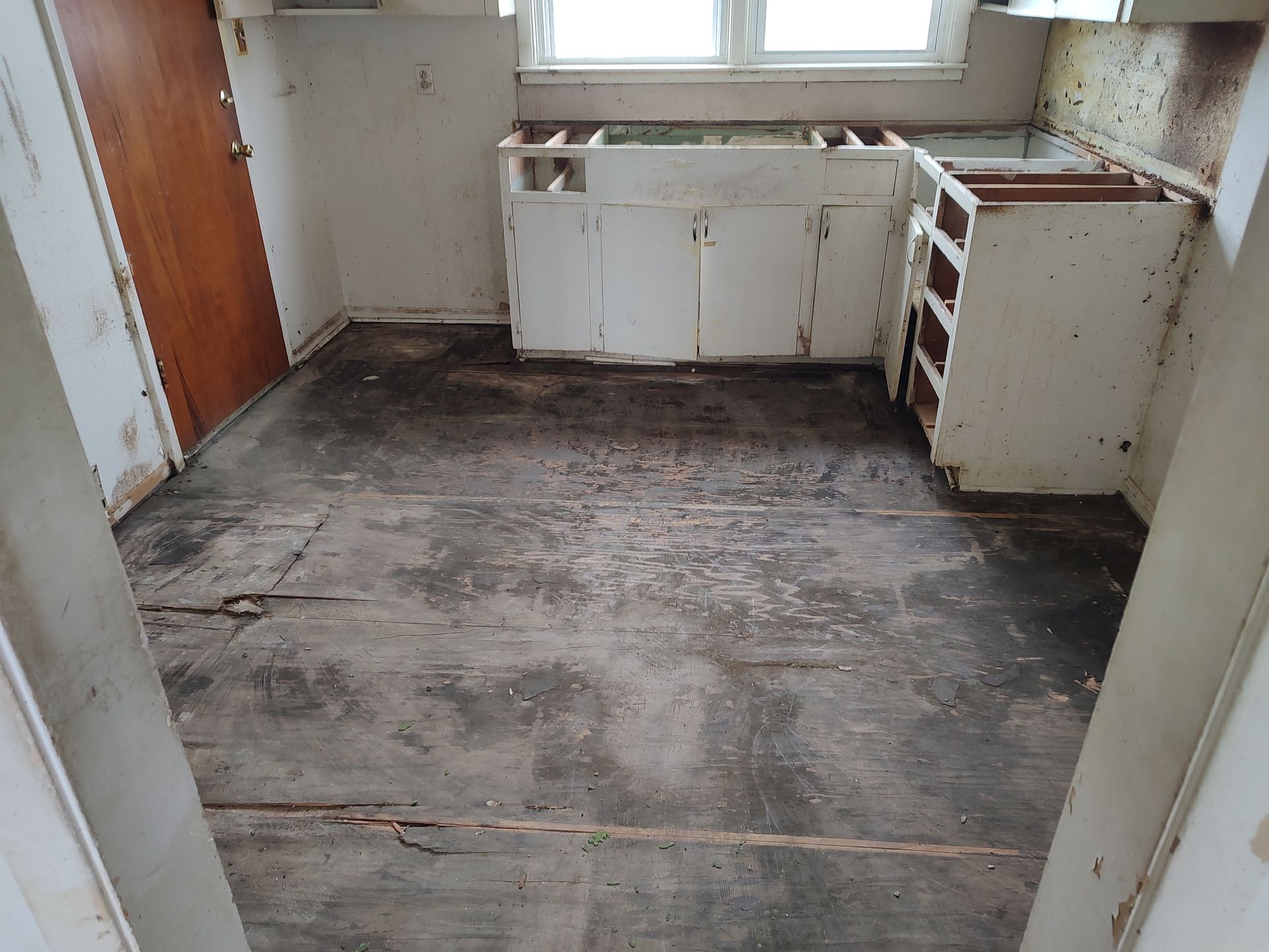 Floor Tiles Removal - Tulsa, OK - TULCO DEMOLITION LLC