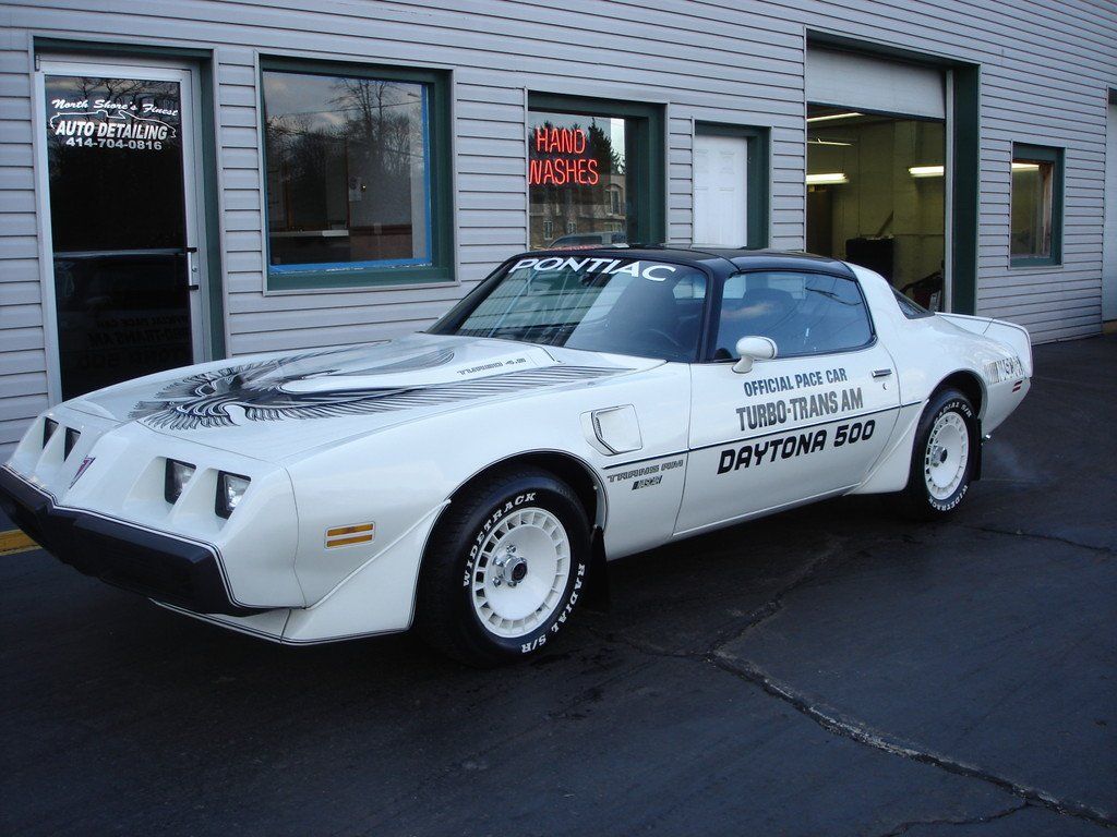 White Exterior Car Wash | Glendale, WI | North Shore’s Finest Auto Detailing