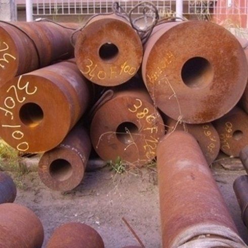 cilindri metallici forati di varie dimensioni