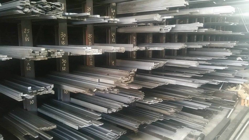 magazzino di tubi in acciaio