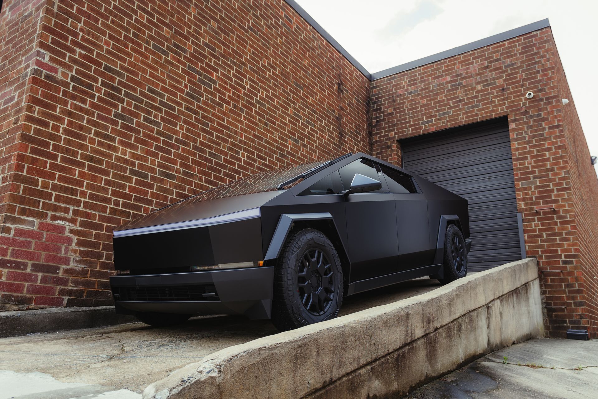A tesla cybertruck is parked in a parking lot.
