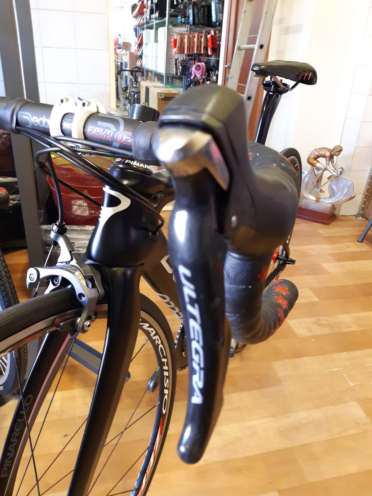 PINARELLO F8 MISURA 44 CON SHIMANO ULTEGRA 11V 11-32 RUOTE MARCHISIO PREZZO 1700.00