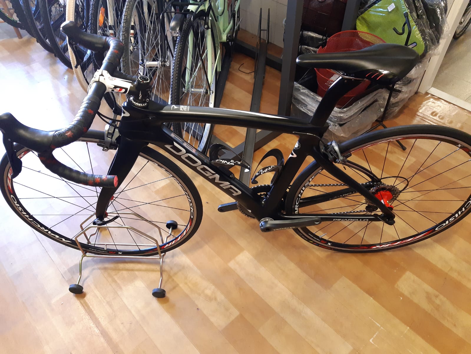 PINARELLO F8 MISURA 44 CON SHIMANO ULTEGRA 11V 11-32 RUOTE MARCHISIO PREZZO 1700.00