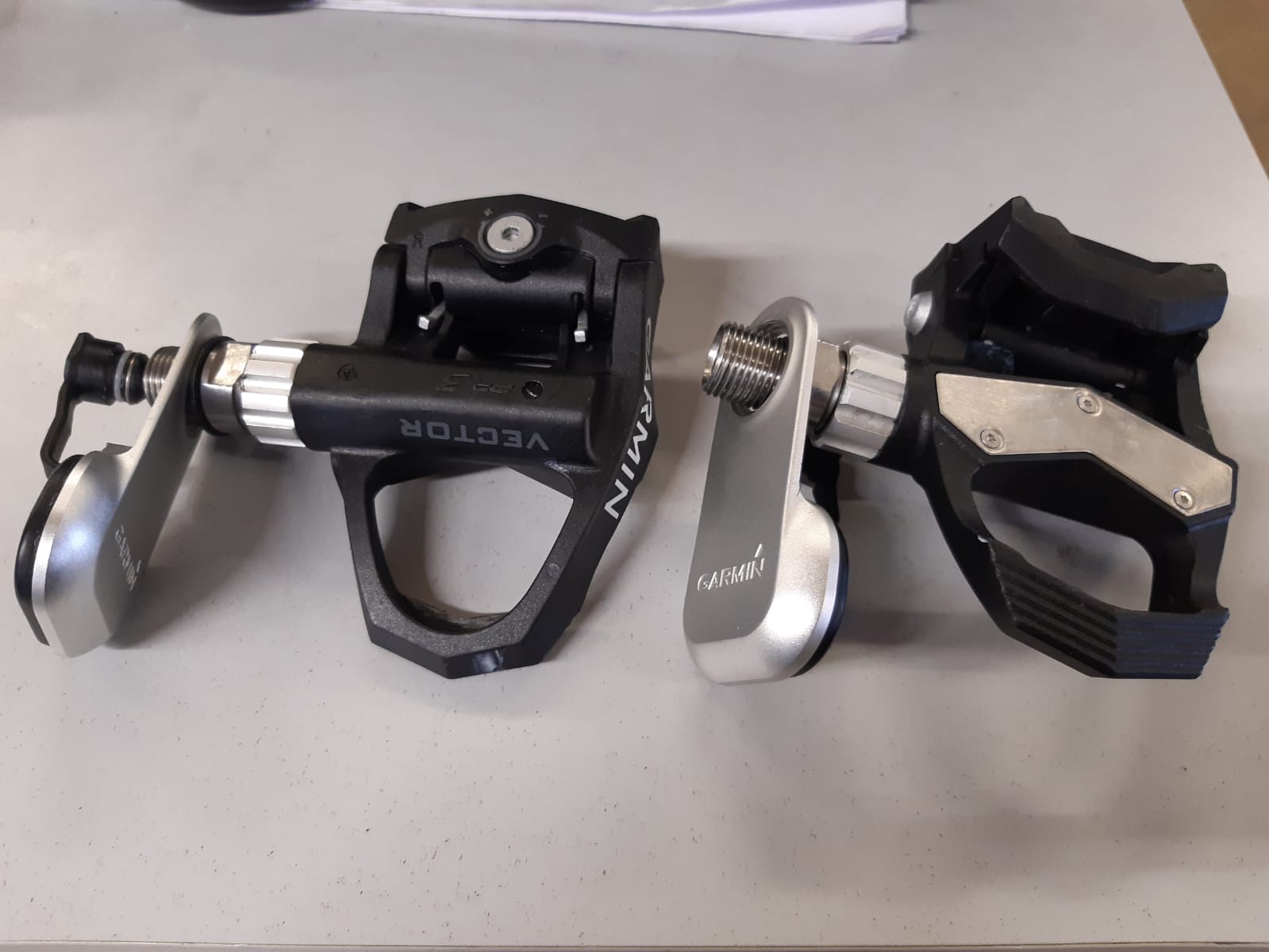 PEDALI VECTOR POTENZIOMETRO GARMIN CON SENSOTI AMBO I LATI DELLA PEDALATA PREZZO 250.00€