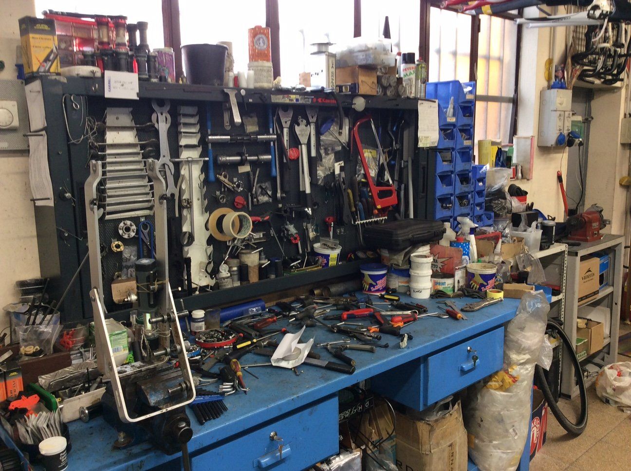 Banco lavoro per riparazione veloce e manutenzione biciclette