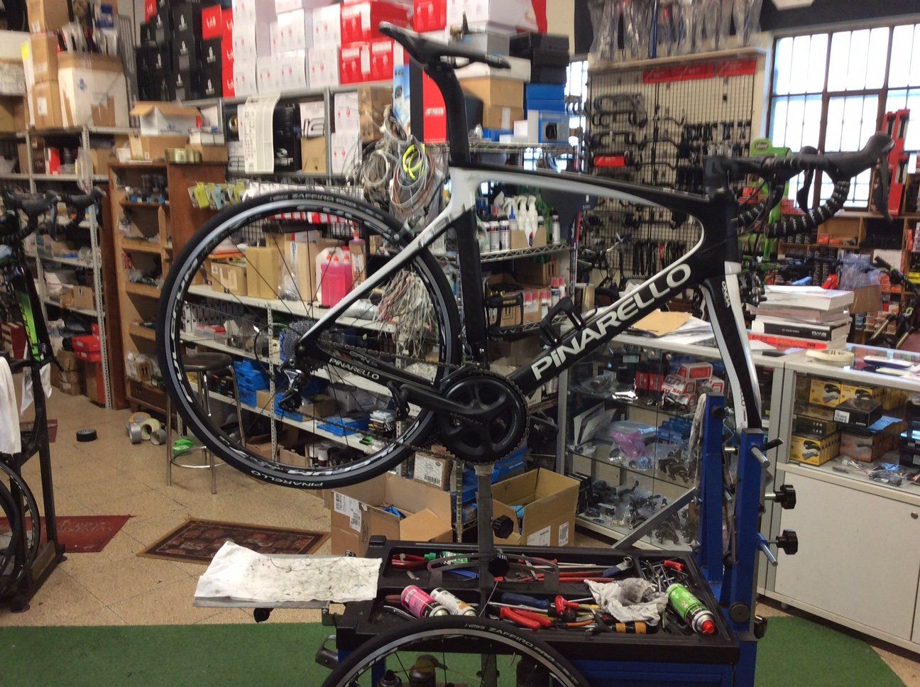 Bici Pinarello in riparazione