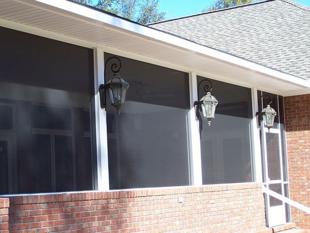 Screen Railing With Lamps