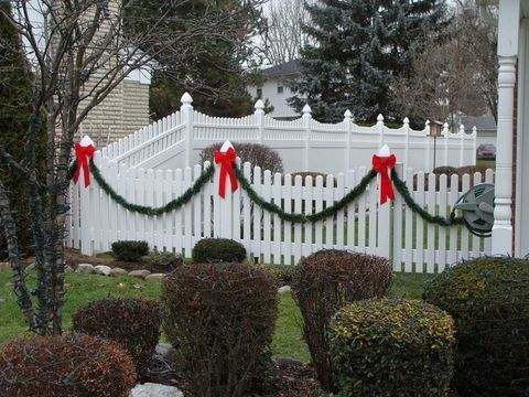 Vinyl Fence With Decoration