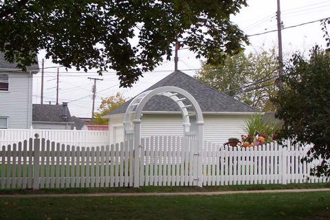 Vinyl Fence With Arched Gate