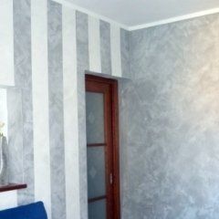 effetto decorativo a righe per parete